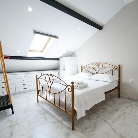 City Center Hideout - Studio Apartment 地拉那 外观 照片