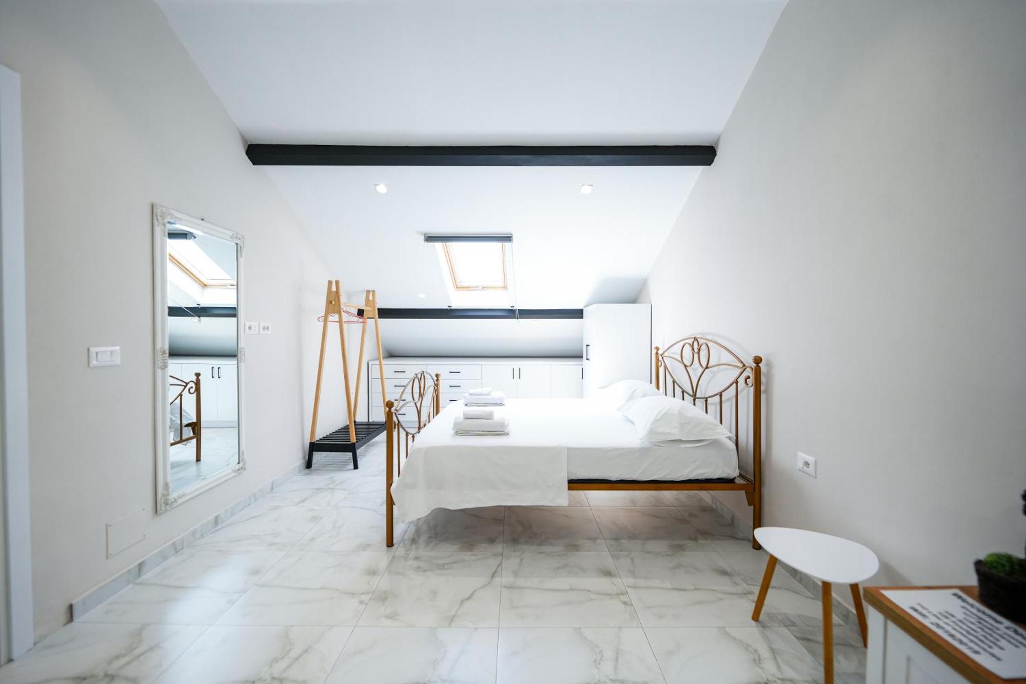 City Center Hideout - Studio Apartment 地拉那 外观 照片
