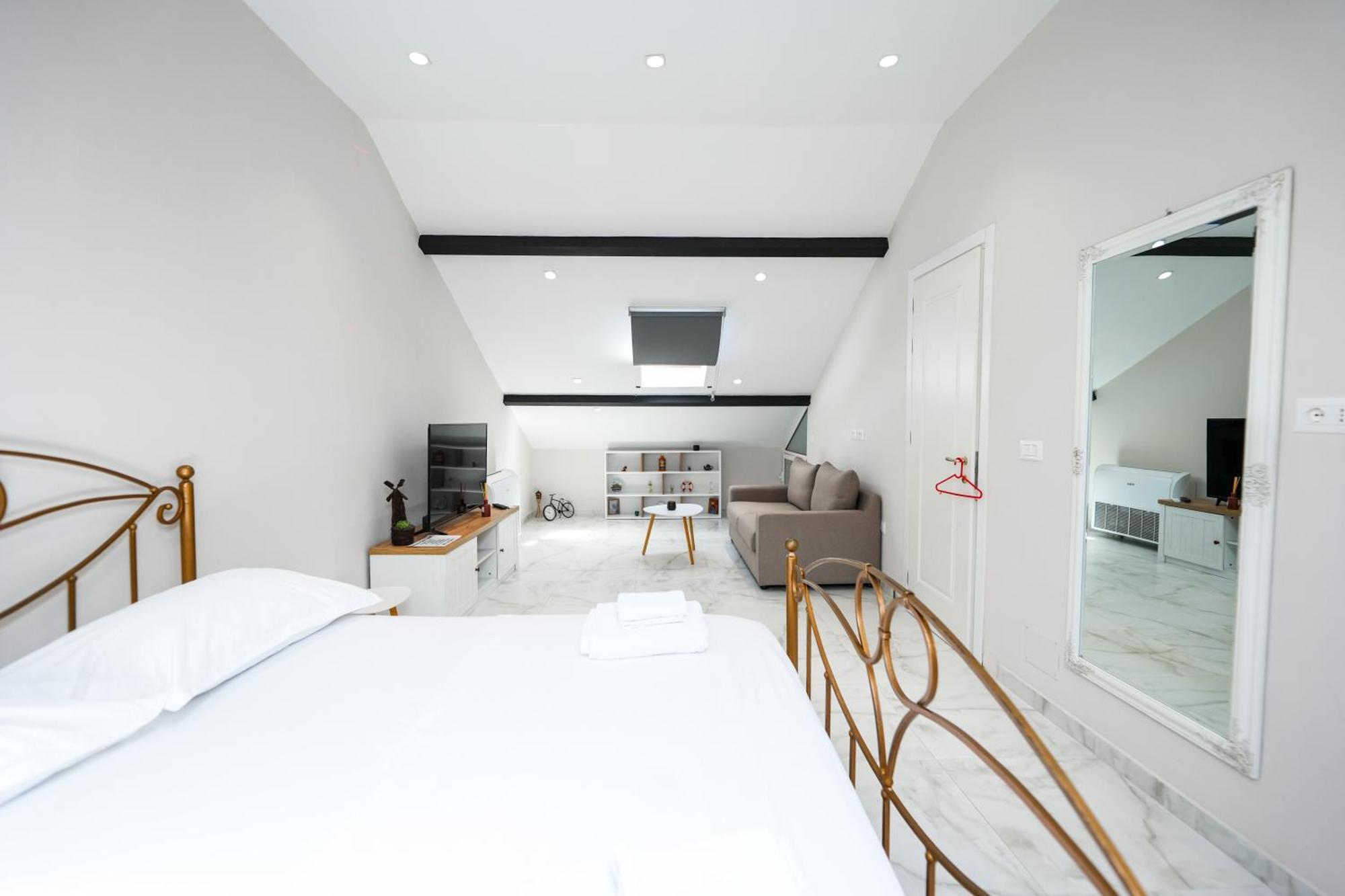 City Center Hideout - Studio Apartment 地拉那 外观 照片